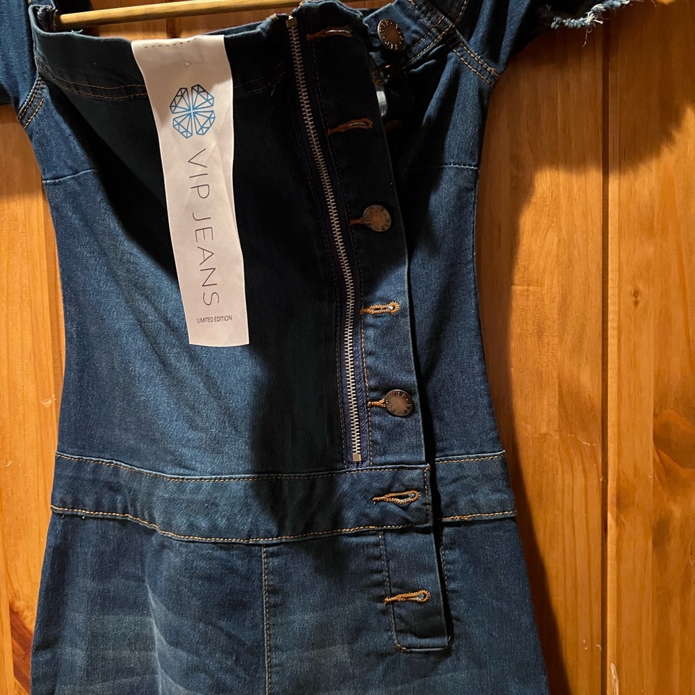Cute jumpsuit fits small